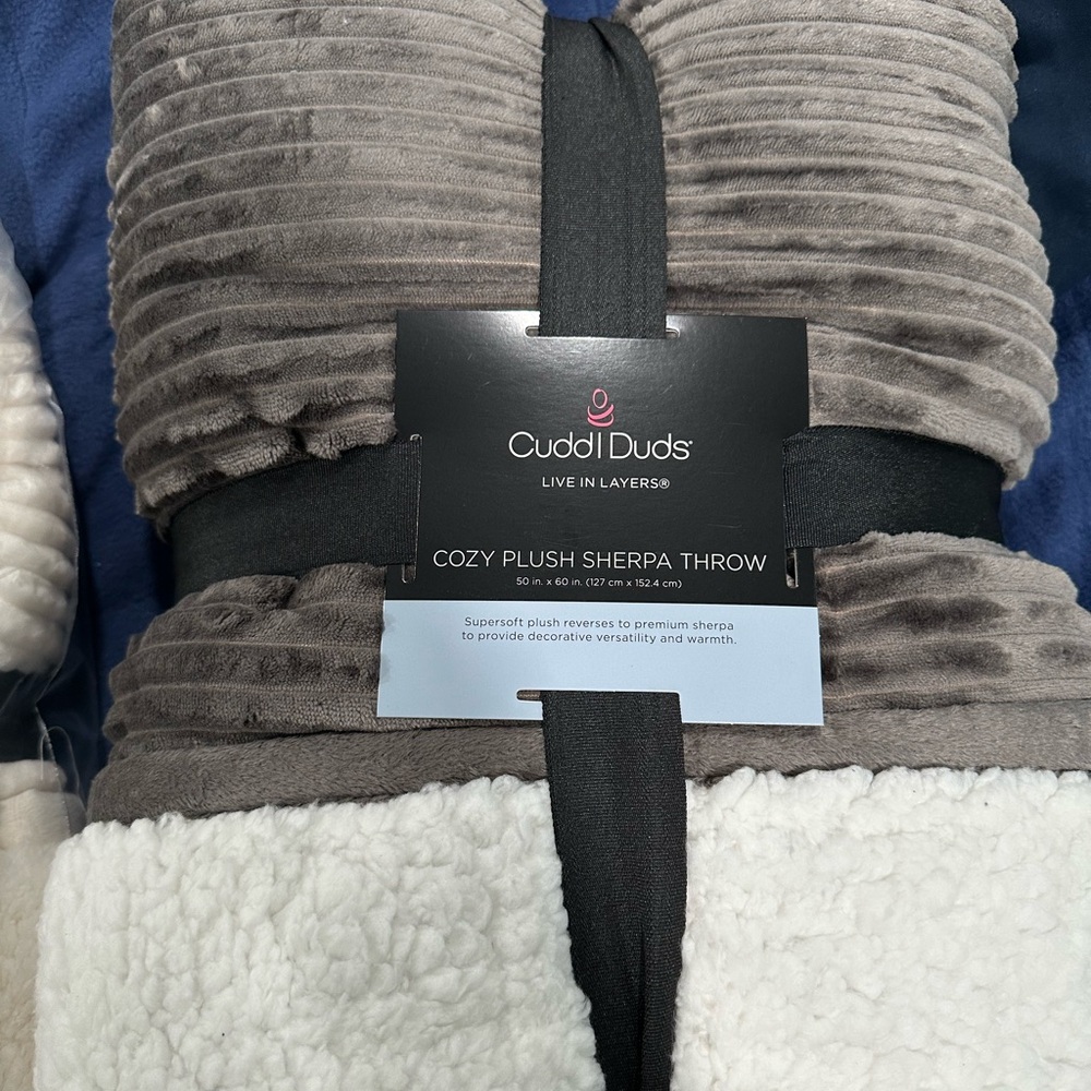 NWT Cuddl Duds Throw Blanket - Gray